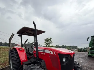 Trator Massey Ferguson, modelo 4275, Ano 2013 — foto do anúncio
