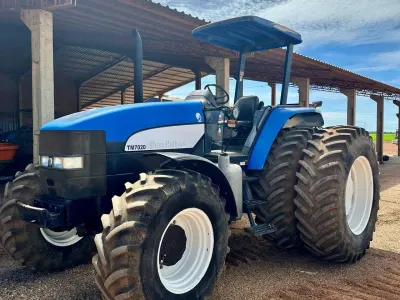 Trator New Holland, modelo TM 7020, Ano 2008 — foto do anúncio