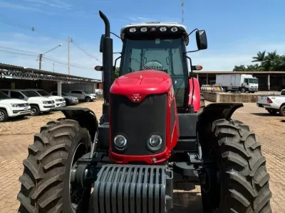 Trator Massey Ferguson, modelo 7415, Ano 2012 — foto do anúncio