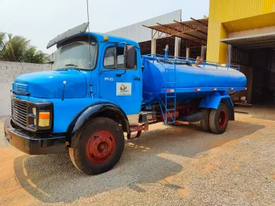Caminhão Toco c/ Tanque Pipa 10.000 L, Mercedes-Benz 1113, Ano 1975 — foto do anúncio
