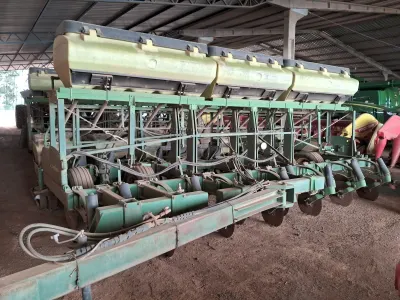 Plantadeira John Deere, 2126 – 26X45, Ano 2009 — foto do anúncio