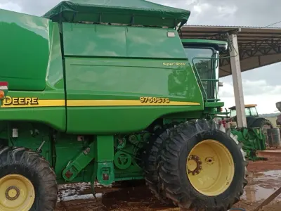 Colheitadeira de grãos John Deere, STS 9750, Ano 2009 — foto do anúncio
