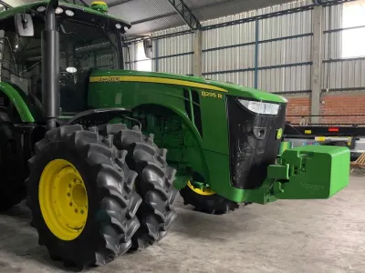 Trator John Deere, modelo 8295R, Ano 2025 — foto do anúncio