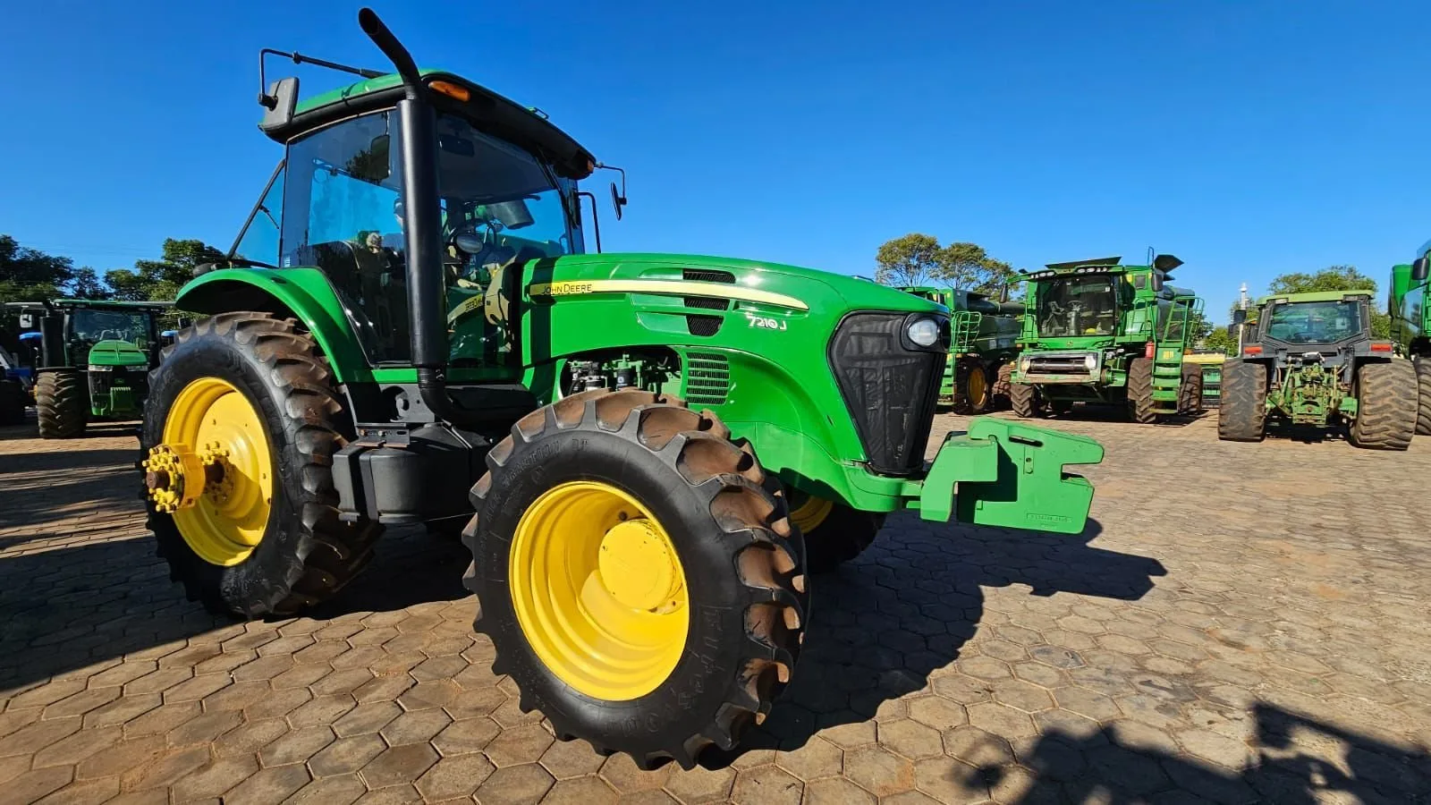 Trator John Deere, 7210J, Ano 2013, foto principal do anúncio