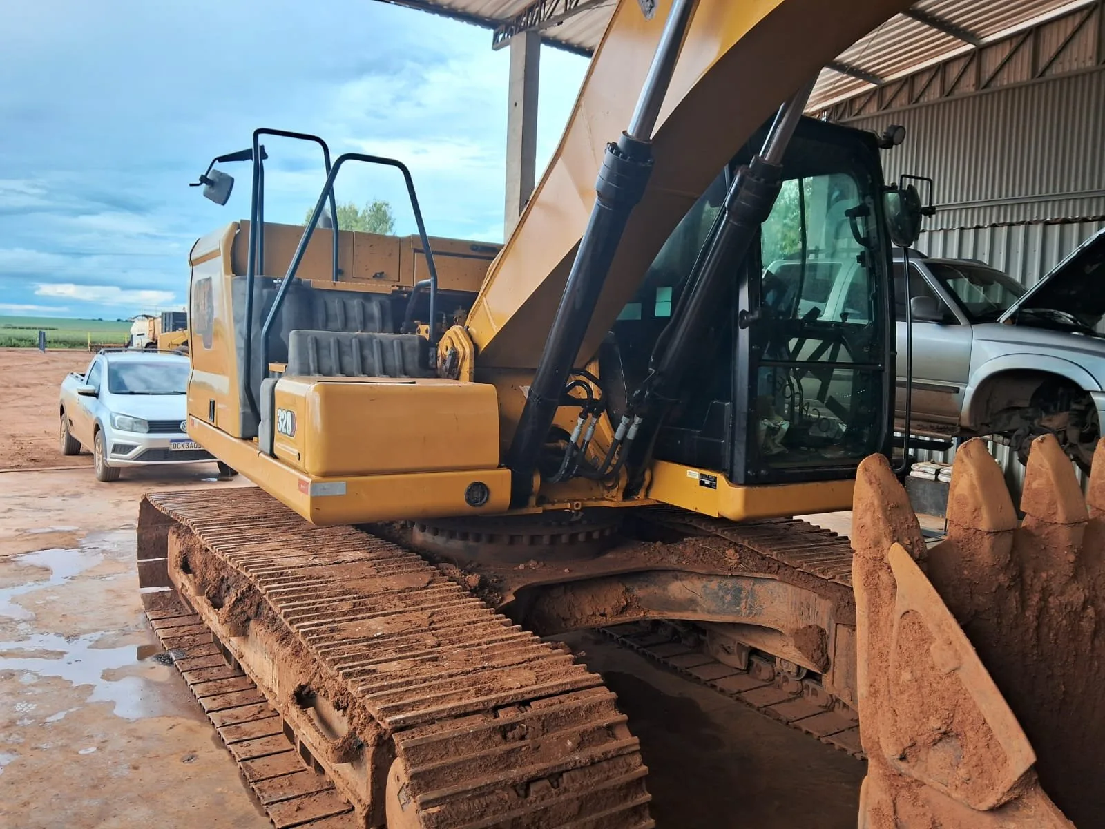 Escavadeira PC Caterpillar, 320 – 21tn, Ano 2021/22, foto principal do anúncio