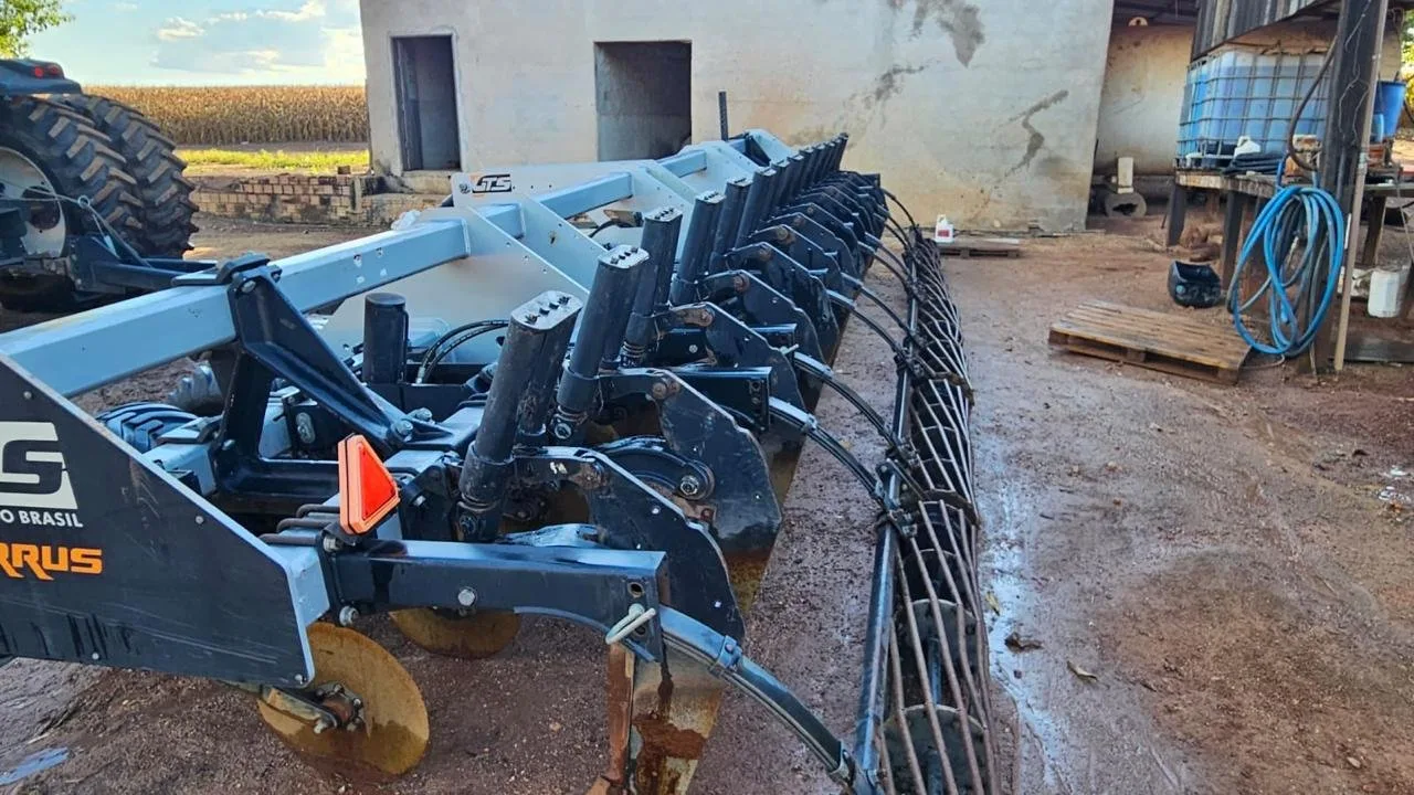 Descompactador subsolador GTS, Terrus DSR 3, 14 hastes, Ano 2019, foto principal do anúncio