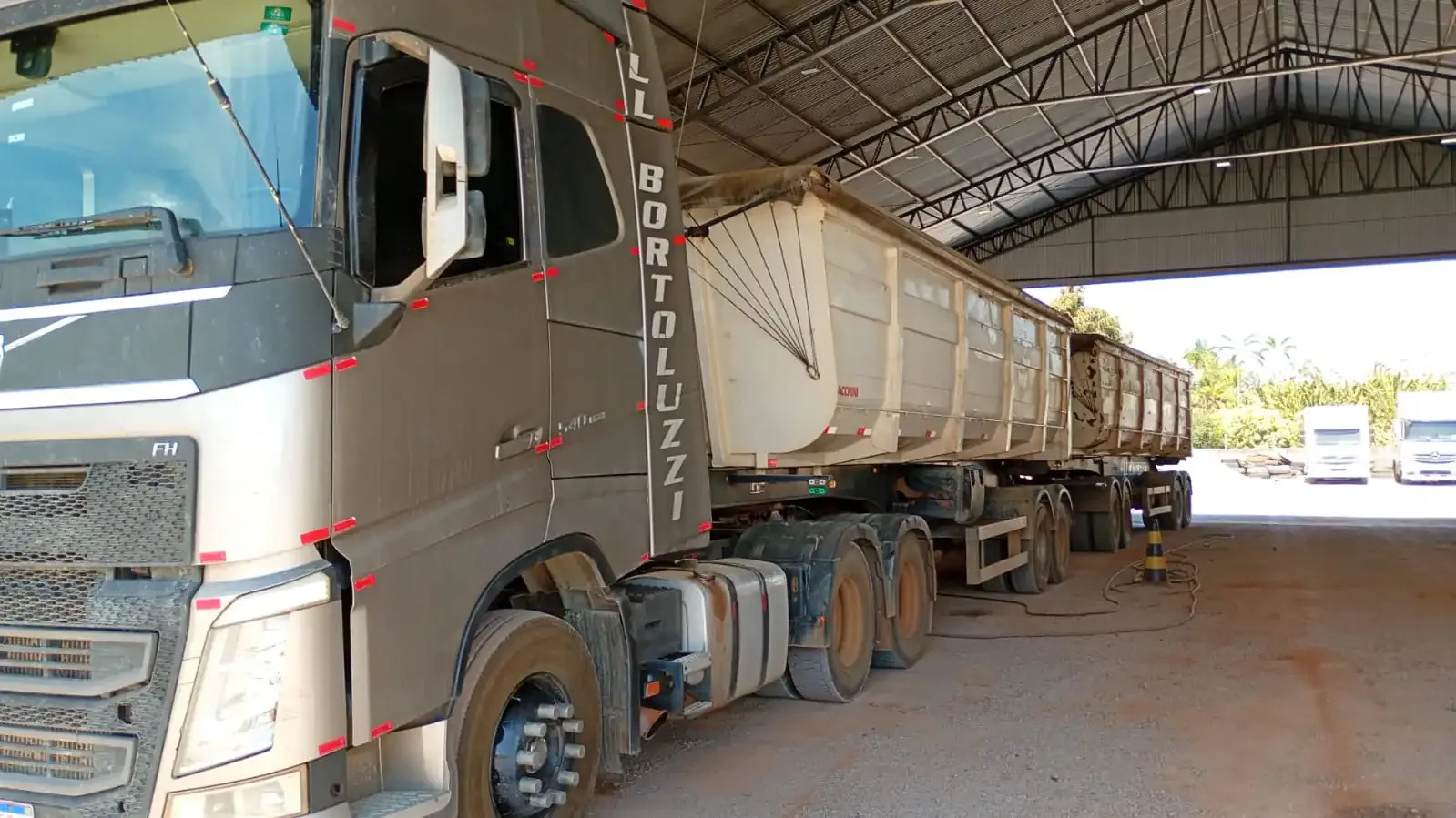 Rodo-Caçamba, Volvo, FH 540, 6X4, Ano 2018 / LS, Facchini, Ano 2018, foto principal do anúncio