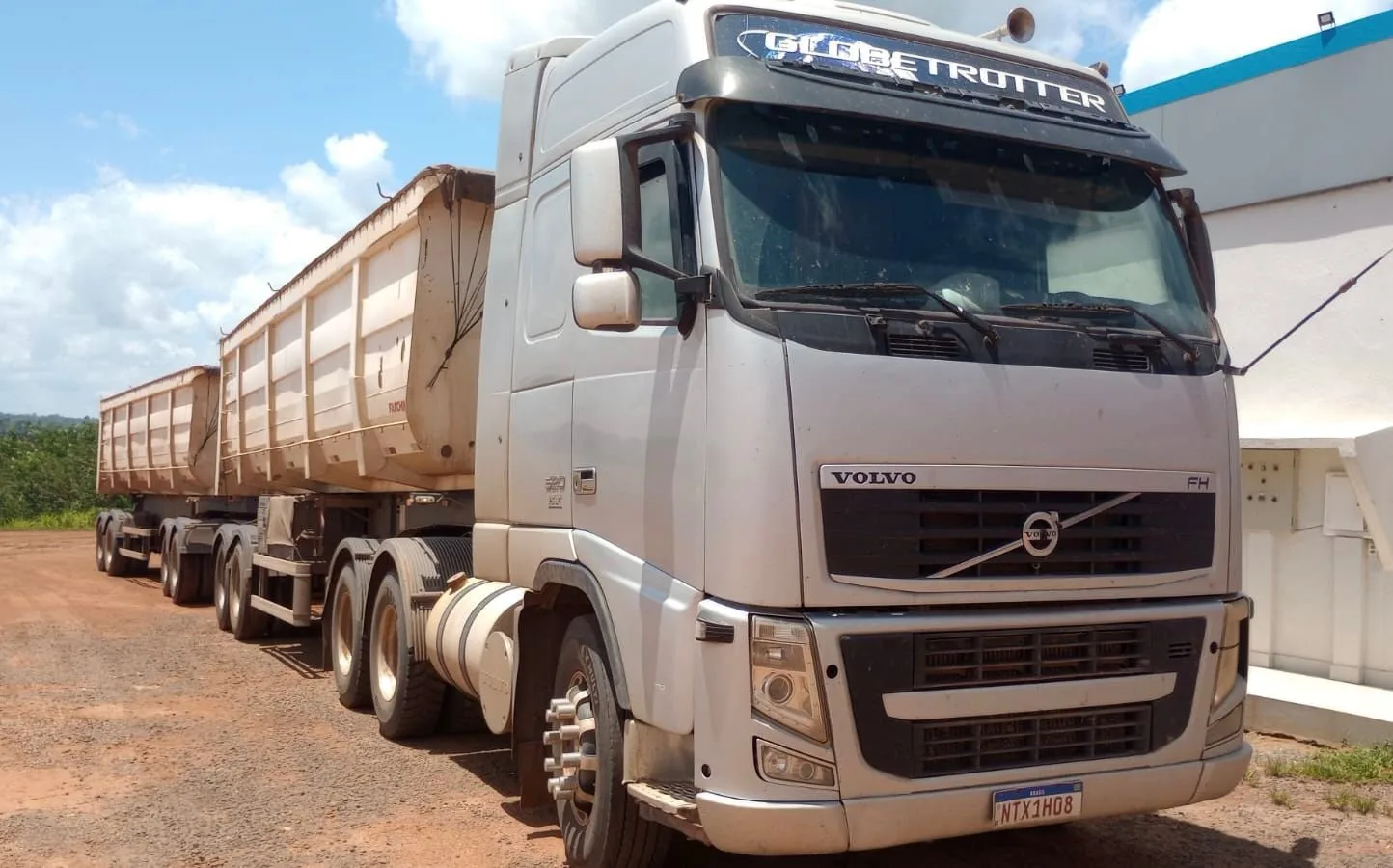 Cavalo mecânico Volvo, FH 520, 6X4, Ano 2010, foto principal do anúncio