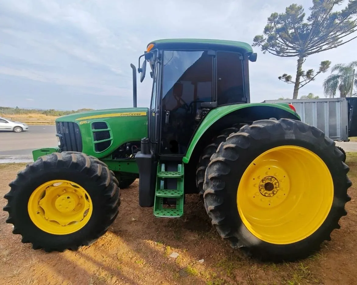 Trator John Deere, modelo 6115J, Ano 2020, foto principal do anúncio