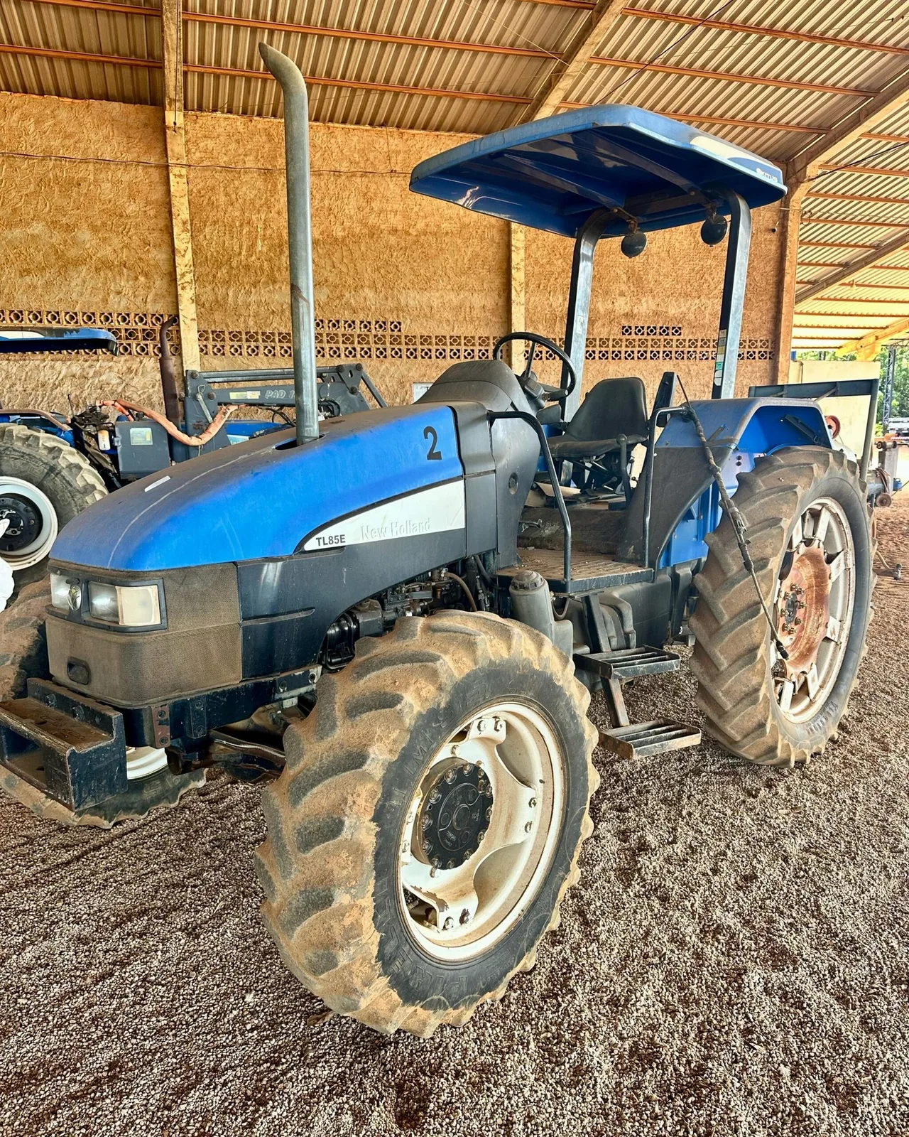 Trator New Holland, TL85E, Ano 2006, foto principal do anúncio
