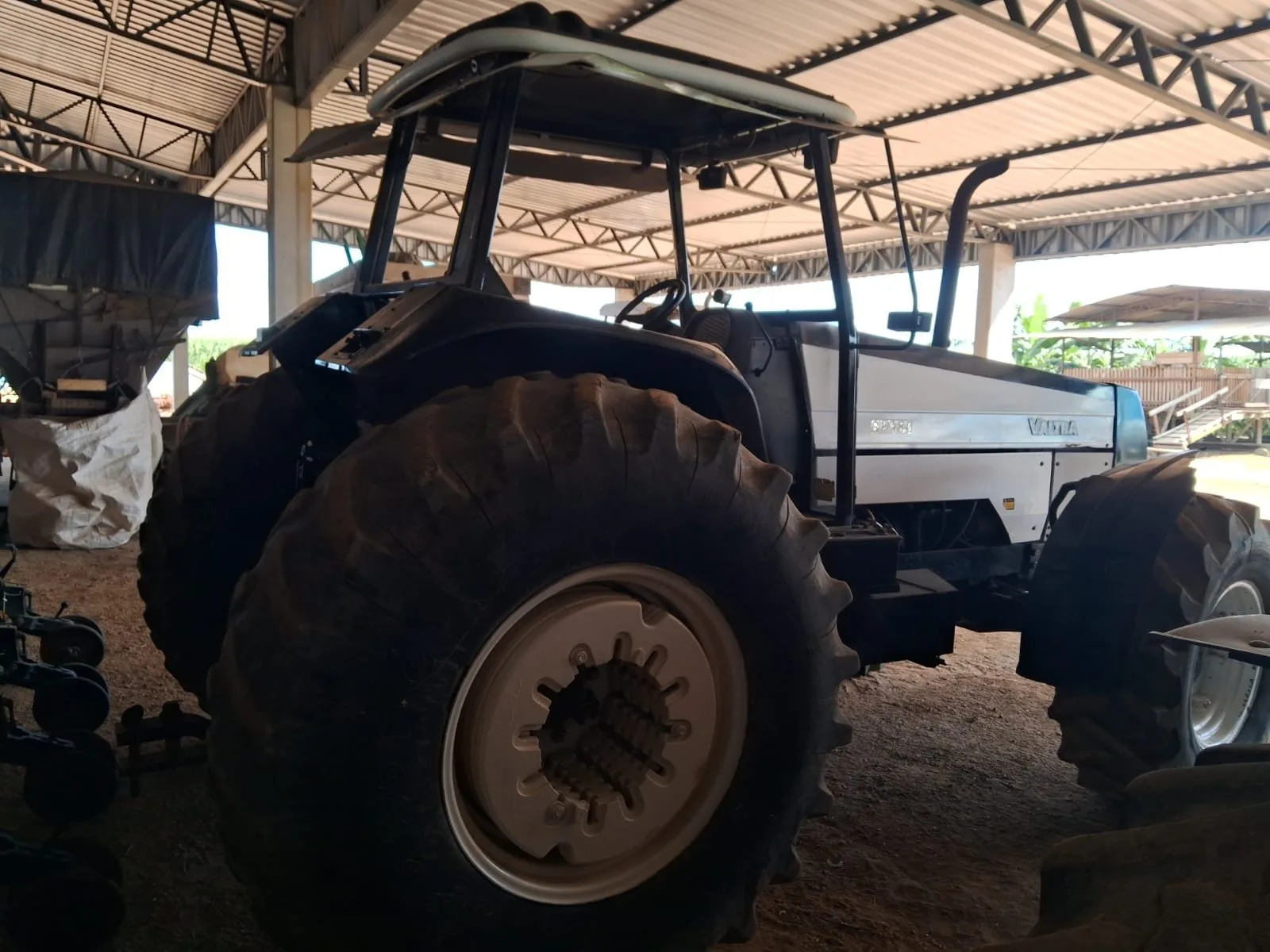 Trator Valtra, BH180, Ano 2004, foto principal do anúncio