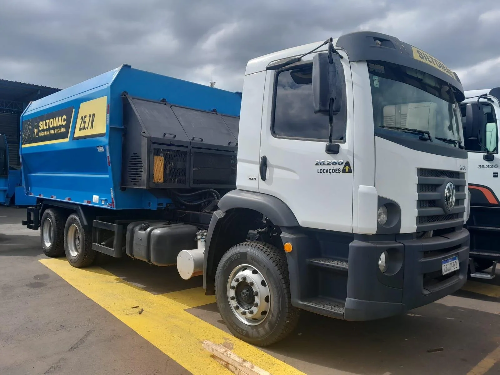 Caminhão Volkswagen, Costellation 26.280, Ano 2020/21 com Tratador Siltomac, 27.5RR, Ano 2022, foto principal do anúncio