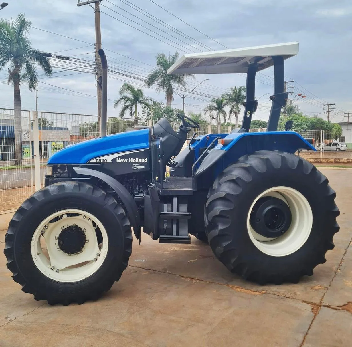 Trator New Holland, TS 110, Ano 2006, foto principal do anúncio