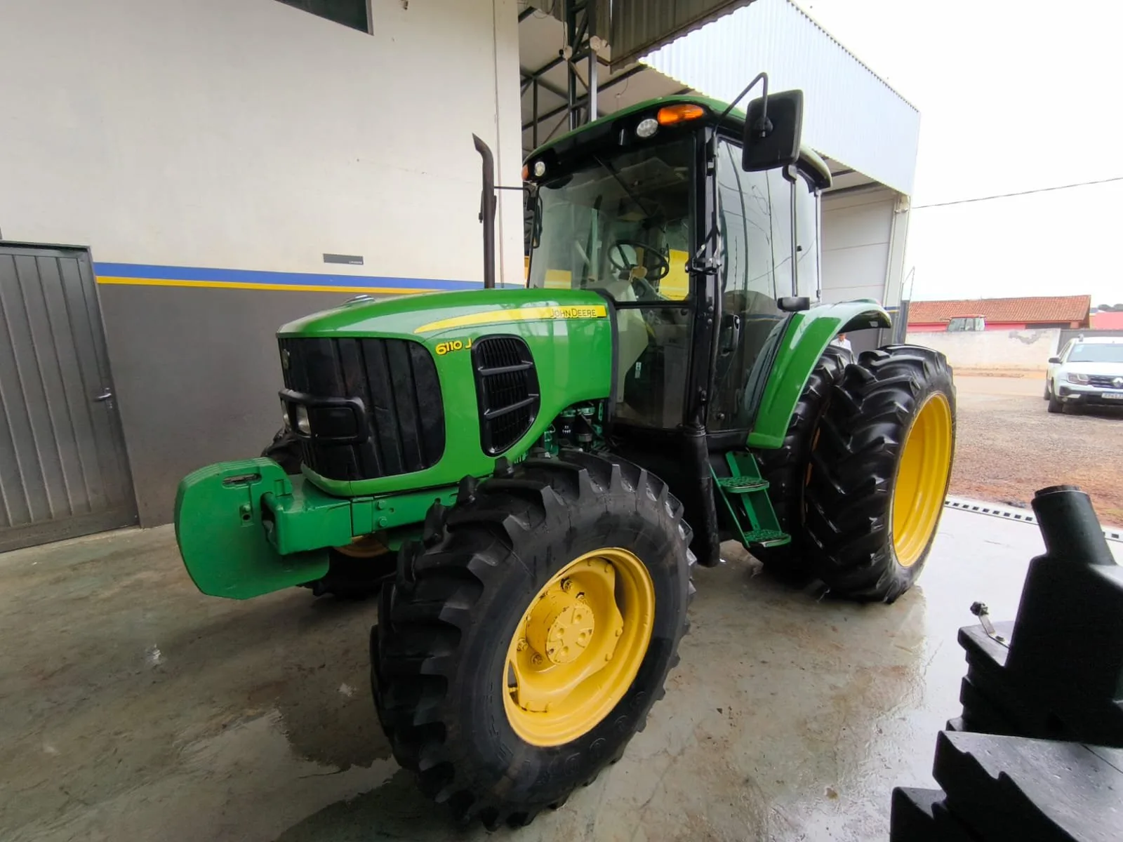 Trator John Deere, modelo 6110J, Ano 2013, foto principal do anúncio