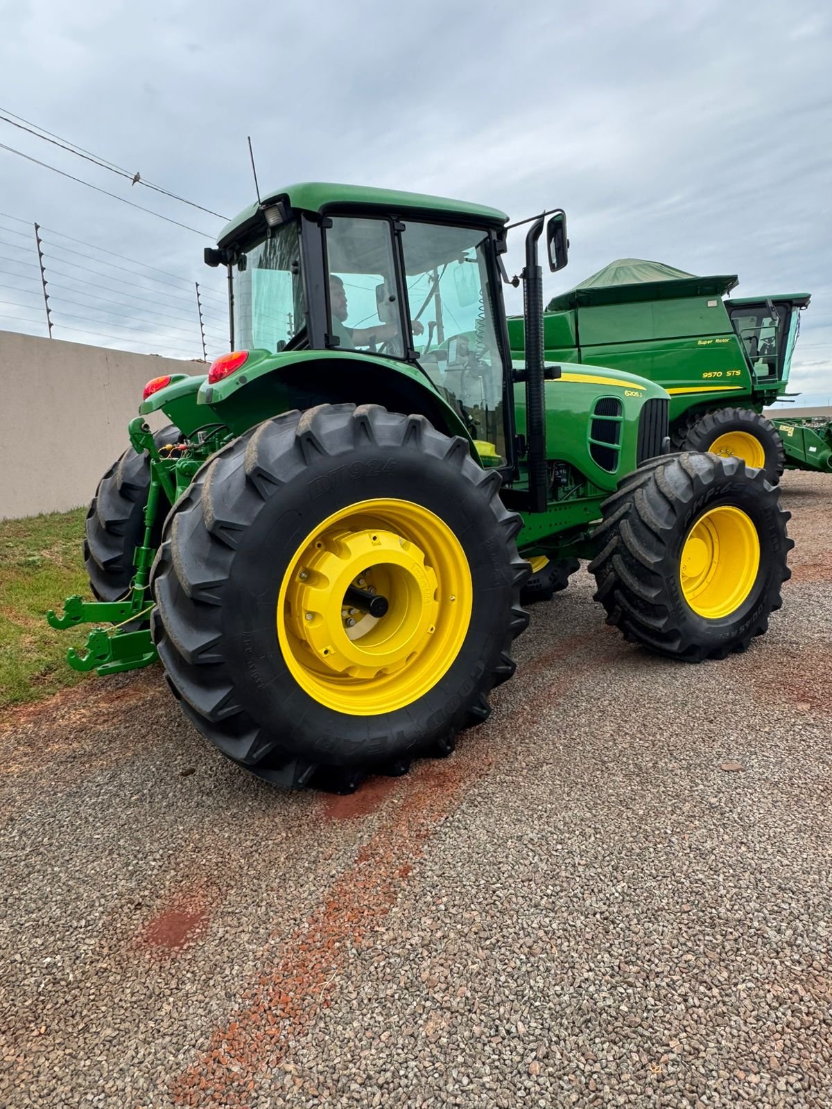 WhatsApp Image 2026-01-12 at 14.43.42 (2)